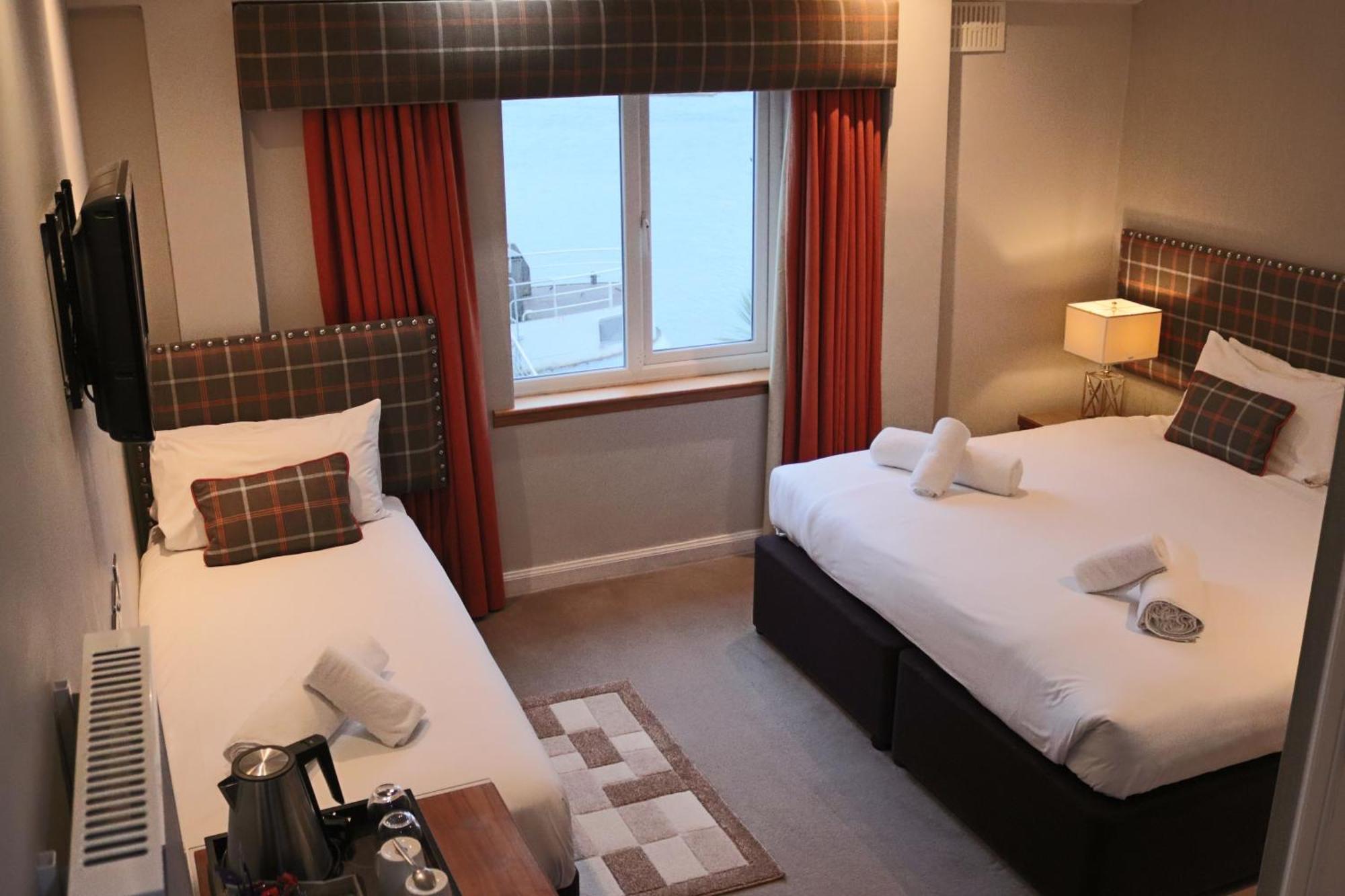 Anchor Hotel And Seabed Restaurant Tarbert  Buitenkant foto