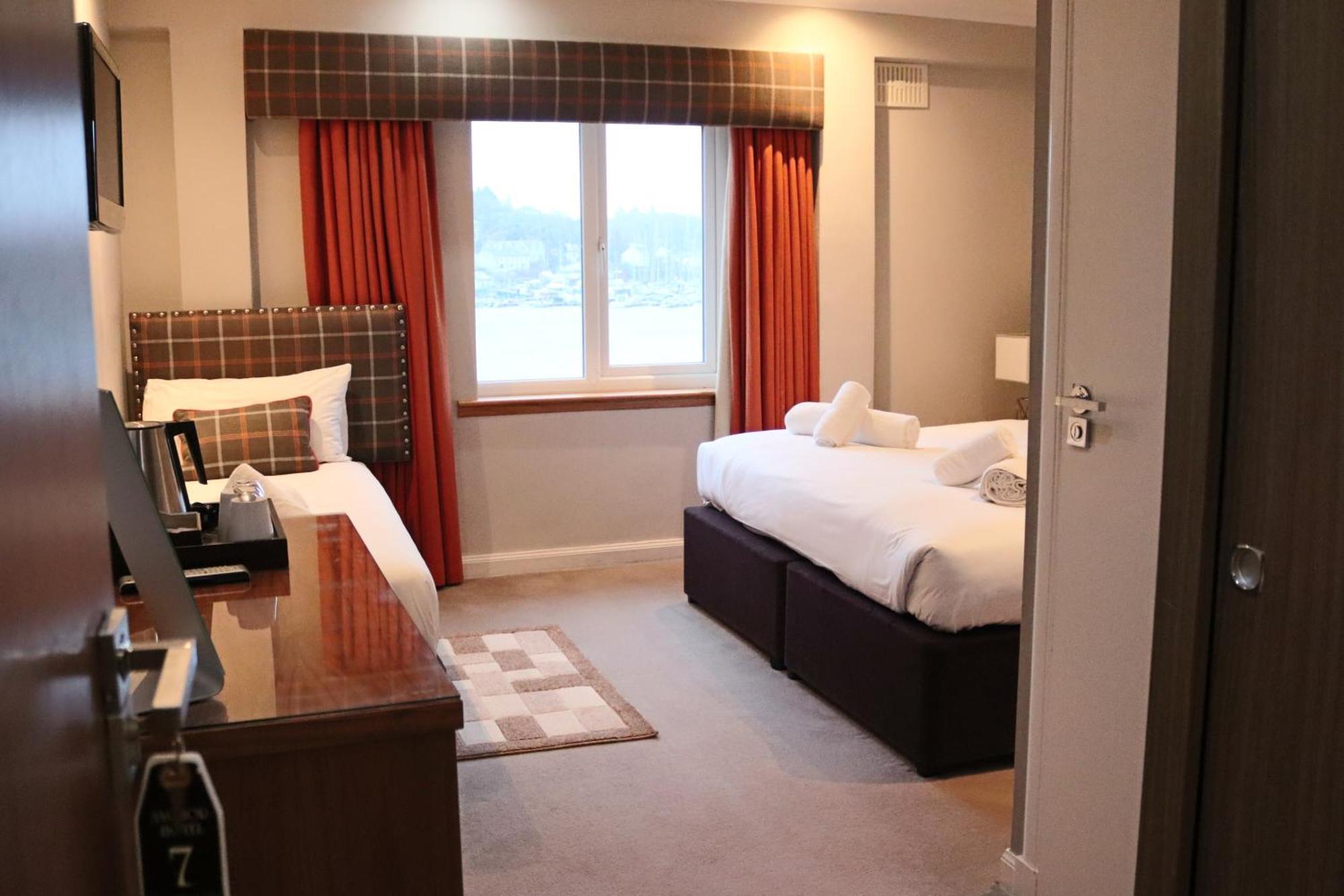 Anchor Hotel And Seabed Restaurant Tarbert  Buitenkant foto