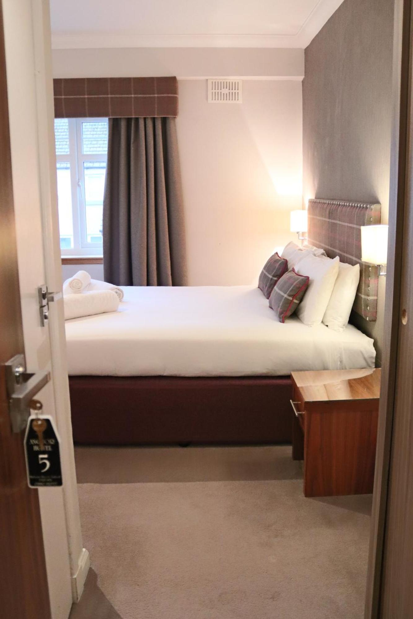 Anchor Hotel And Seabed Restaurant Tarbert  Buitenkant foto