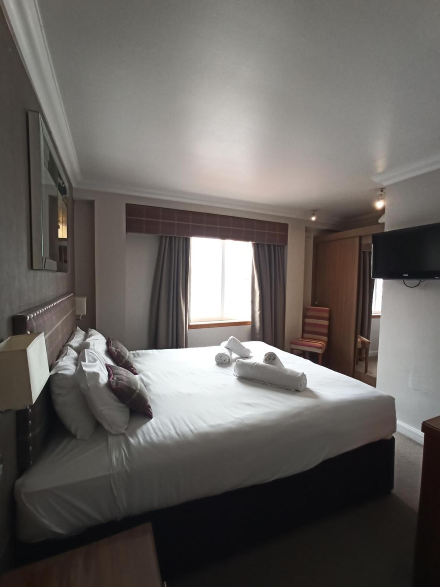 Anchor Hotel And Seabed Restaurant Tarbert  Buitenkant foto